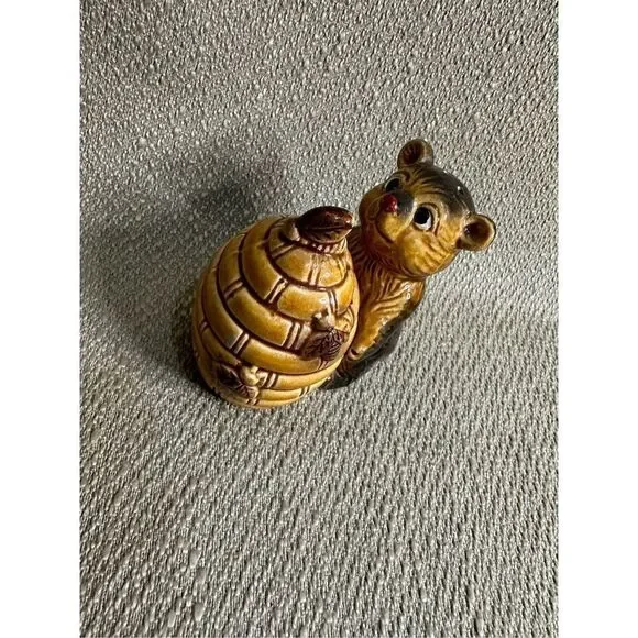 Vintage Japan Salt and Pepper Shakers Bear Beehive Brown Honey Pot Bees Ceramic - Picture 2 of 10